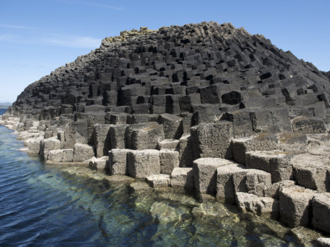 keenpress-columnar-basalt-on-the-volcanic-rock-island-of-staffa