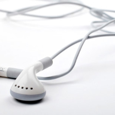 Mystery of Tangled iPhone Earbuds Solved Through Mathematics