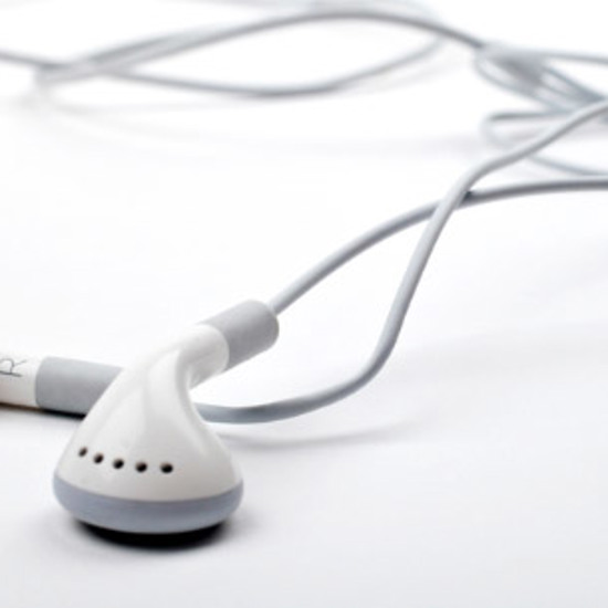 Mystery of Tangled iPhone Earbuds Solved Through Mathematics