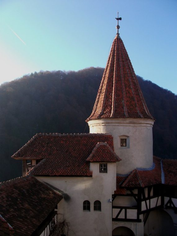 Black-Dark-Tourism-Dracula's-Castle-Bran-Transylvania-Romania-17
