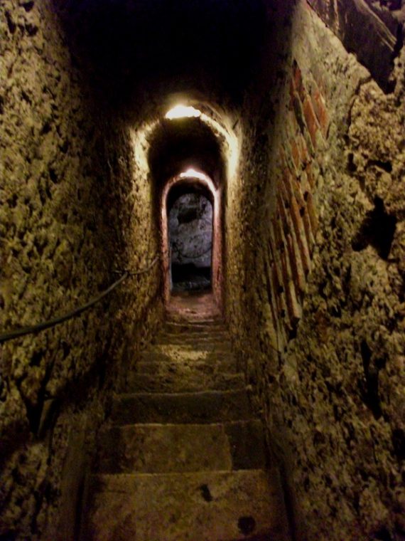 Black-Dark-Tourism-Dracula's-Castle-Bran-Transylvania-Romania-19
