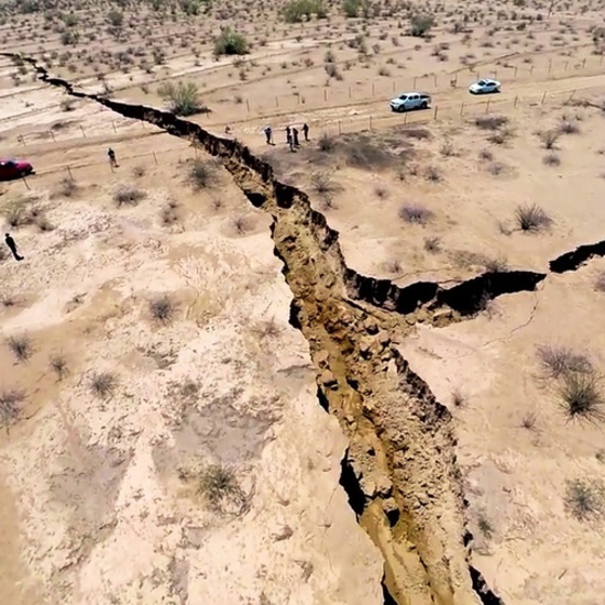 What Caused the Earth to Crack in Mexico?