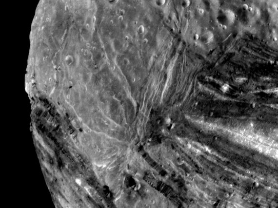 Miranda surface features NASA 570x427