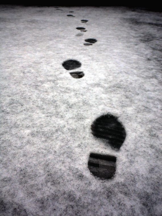 footprints_in_the_snow_by_moon_noir-d5yw6k7.png