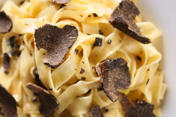 black truffle pasta 570x379