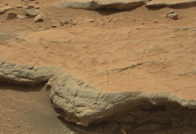 Microbes May Have Made These Marks on Mars