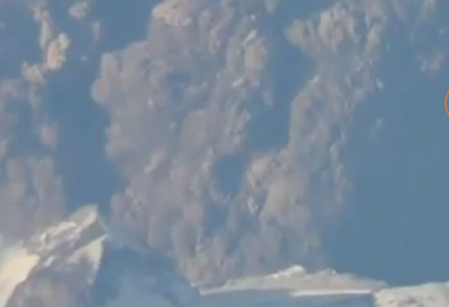 Two Sets of UFOs Seen at Calbuco Volcano Eruption in Chile