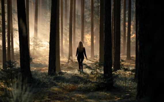 walking-alone-in-the-forest-girl-hd-wallpaper-1920x1200-31010