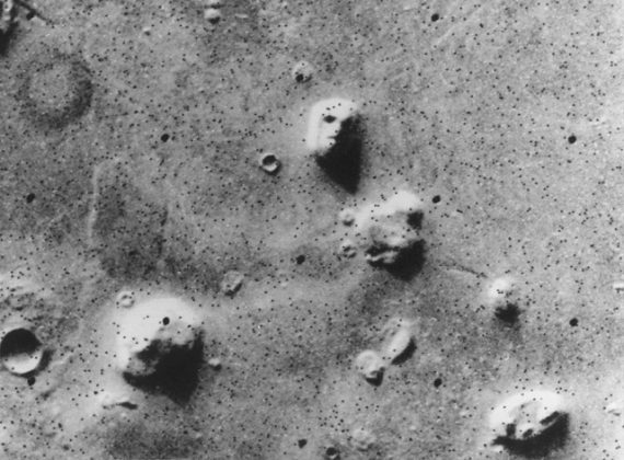 face on Mars 570x420