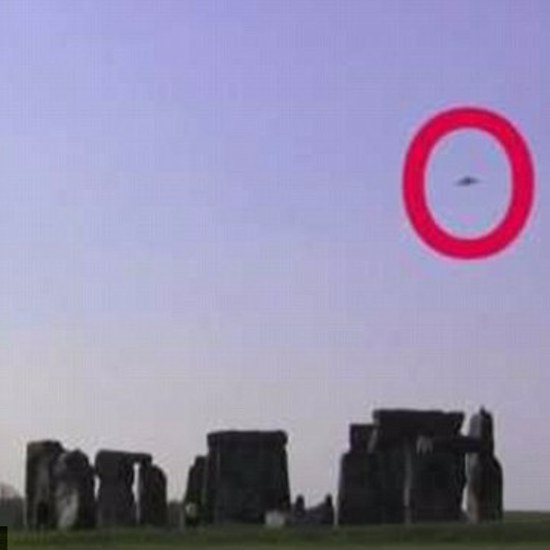Stonehenge Attracts UFO and Crop Circle