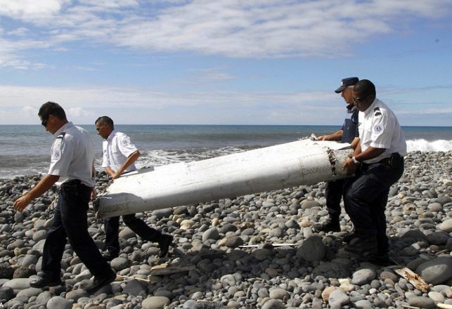 UFOs at Reunion Island Where Possible MH370 Wreckage Found