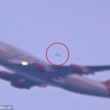 More UFOs Sighted Approaching Airplanes