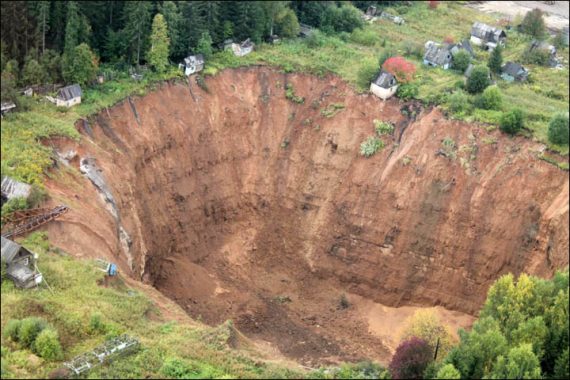 sinkhole eating homes 570x380