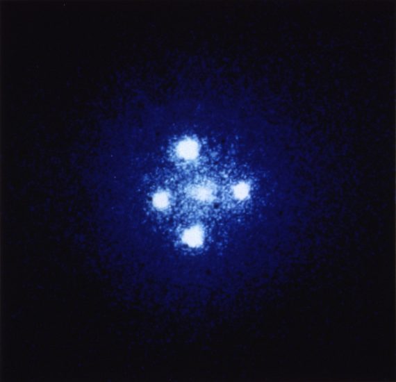 Einstein cross 570x550