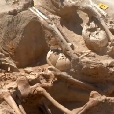 Archaeologists Puzzled by 80 Shackled Skeletons in Ancient Greek Grave