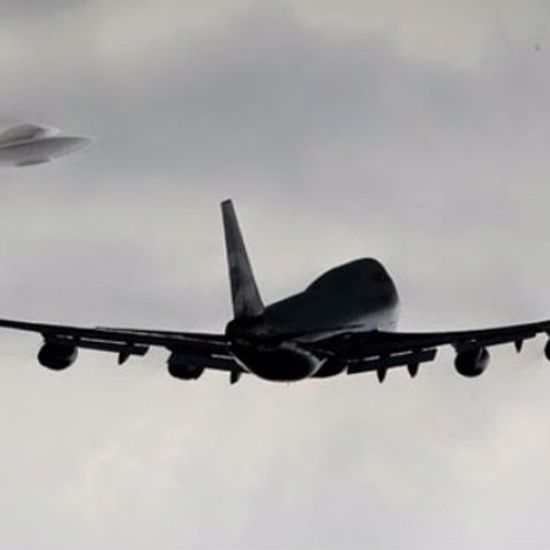 Canadian Airliner Forced To Take Evasive Action To Dodge UFO