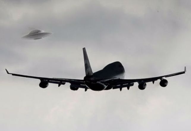 Canadian Airliner Forced To Take Evasive Action To Dodge UFO