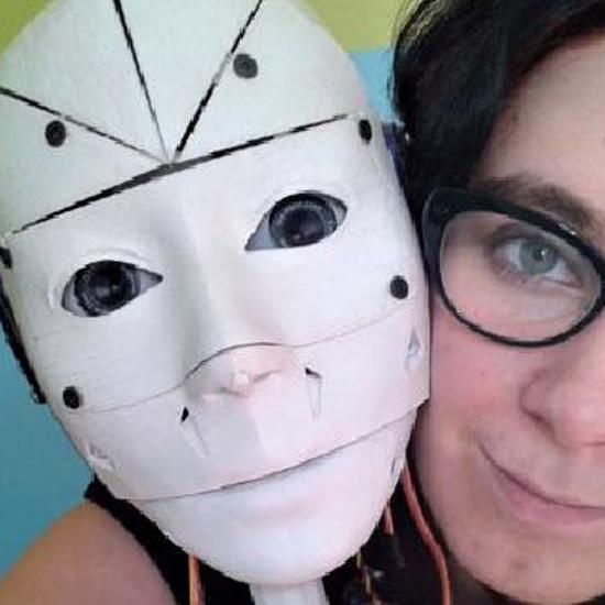 Robosexual Woman Announces Plans to Marry 3D-Printed Robot