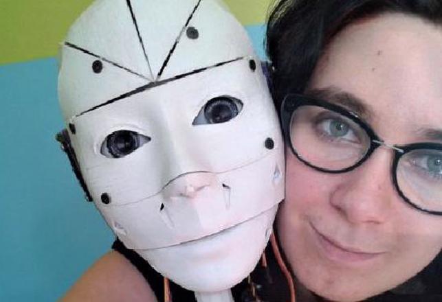 Robosexual Woman Announces Plans to Marry 3D-Printed Robot