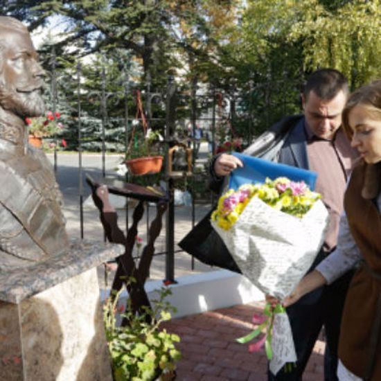 Bust of Russia’s Last Czar Reported to Shed Tears
