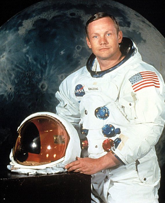 Neil Armstrong 570x702