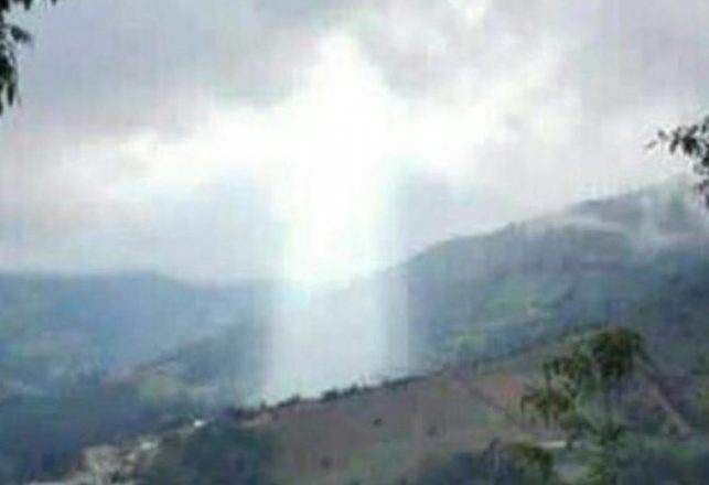 ‘Jesus’ Appears Over Landslide-Stricken Colombian City