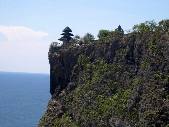Uluwatu Temple Cliff Bali 570x428