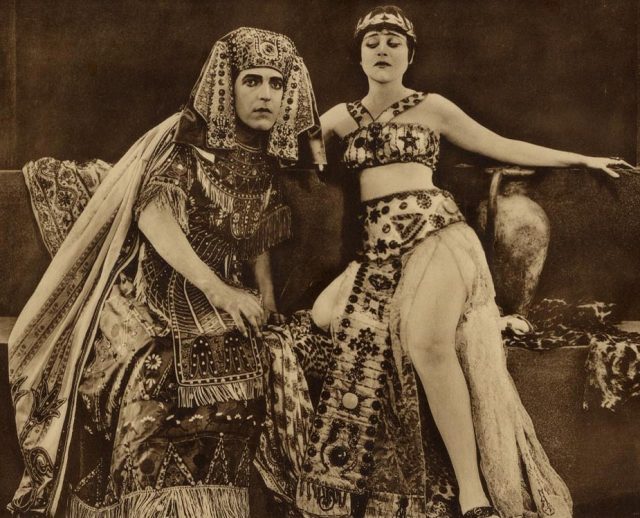 Alan Roscoe Theda Bara in Cleopatra 640x518