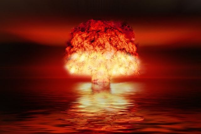 Explosion Mushroom Atomic Bomb Nuclear Weapons 2621291 640x427