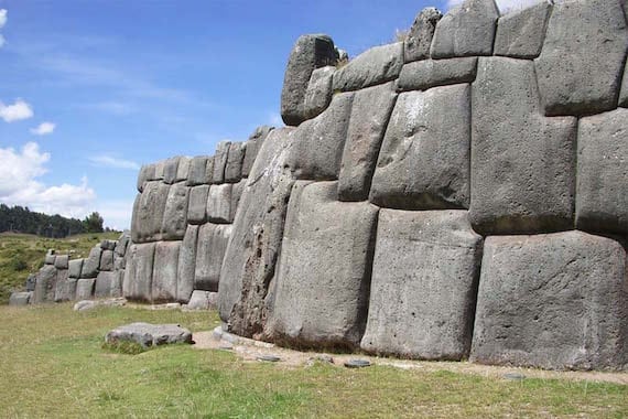 sacsayhuaman muros