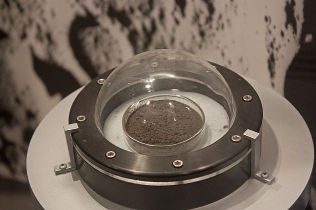 640px Lunar Regolith 70050 from Apollo 17 in National Museum of Natural History 640x427