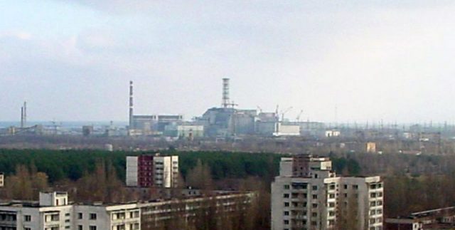 800px View of Chernobyl taken from Pripyat zoomed 640x323