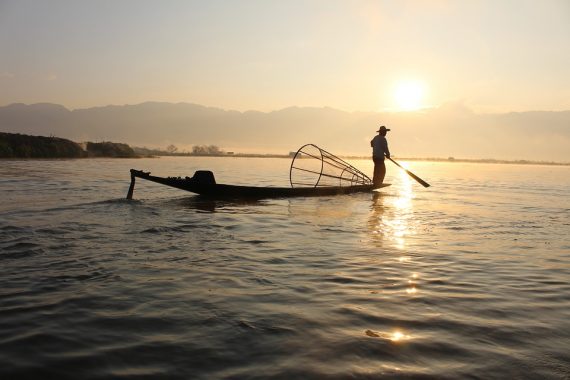 Boat Inle Lake Water Burma Fisherman Myanmar 239487 570x380