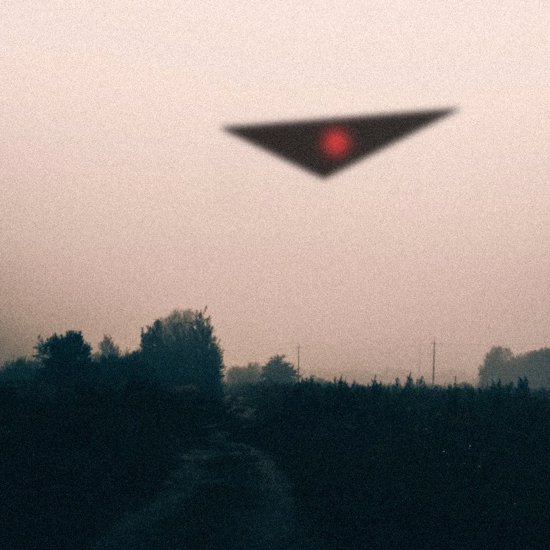 Triangular UFOs: A Vivid Account of a Mystery Aircraft Over the Carolinas