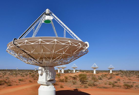 CSIRO ScienceImage 2161 Close up of a radio astronomy telescope with several more in the background 570x390