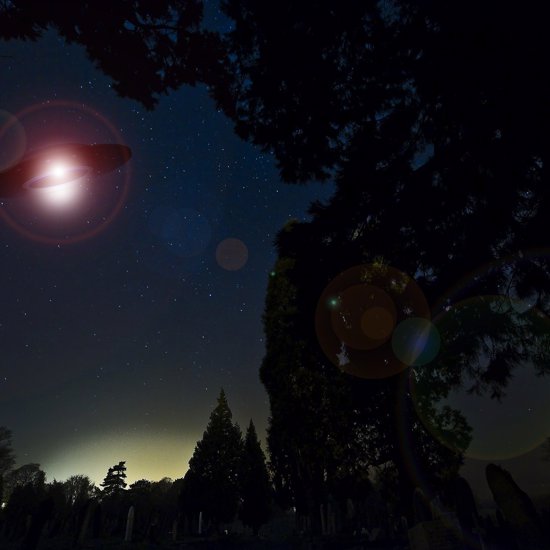 Fleet of UFOs Filmed Flying Over The Hague