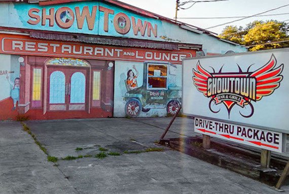 MAY 31 2015 Showtown Bar and Grill mural artwork by Bill Browning Gibsonton FL