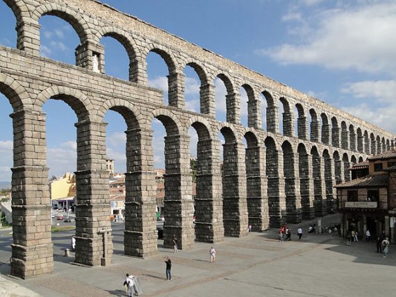 640px Aqueduct of Segovia 08 570x428