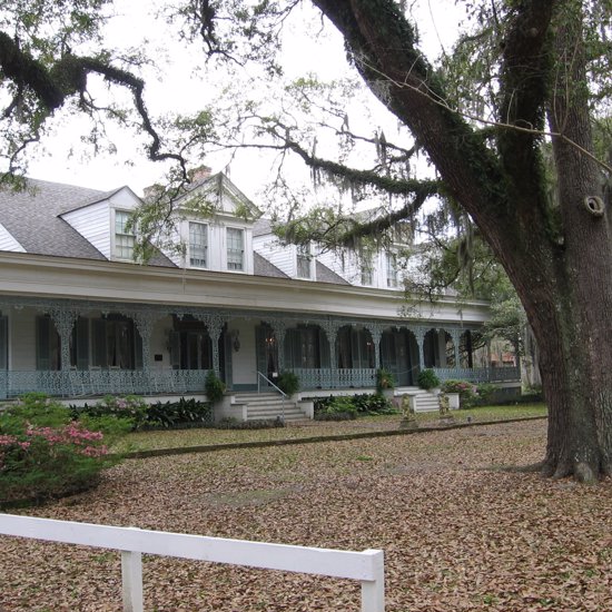 Ghostly Feet Captured On Video At The Haunted Myrtles Plantation