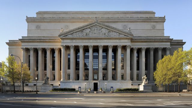national archives building pennsylvania ave 640x360