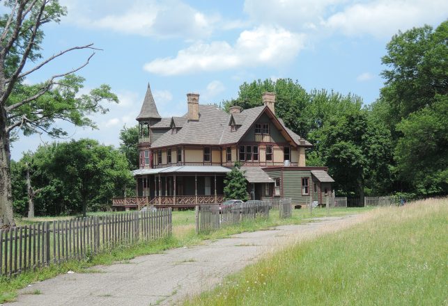 Staten Island’s Kreischer Mansion Is Full Of Paranormal Activity