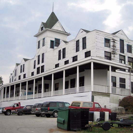 Haunted Hotel Where Al Capone Once Hung Out Is Back Up For Sale