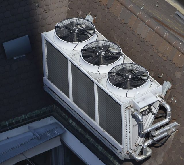Roof mounted air conditioner in Munich 640x572