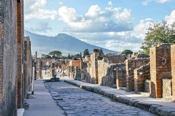 pompeii sorcerer treasure trove 570x379