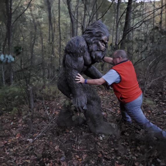 Stolen Bigfoot Statue Found 570x570