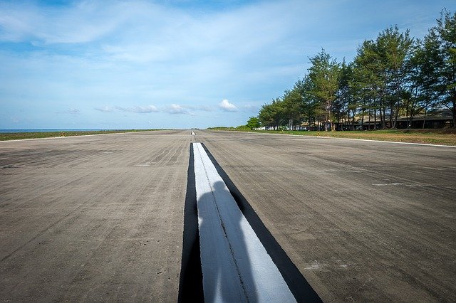 runway 2754435 640
