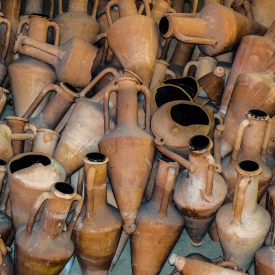 Ancient Roman Shipwreck Containing 6,000 Amphorae Found Near Greek Island