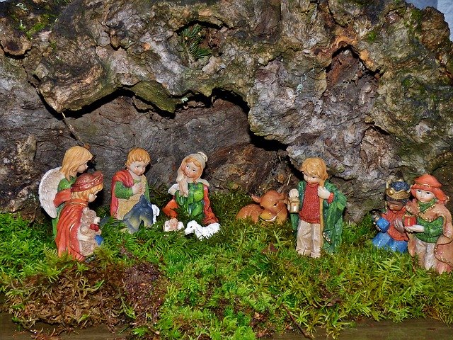 nativity scene 1105280 640