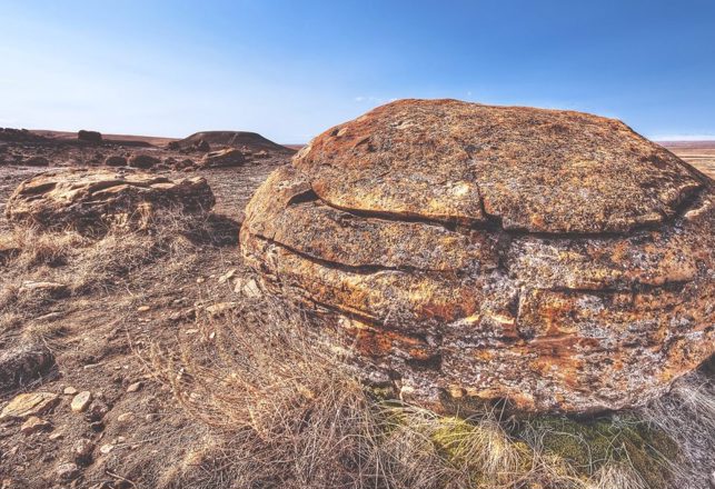 Mysterious Sailing Stones Have Been Sailing Mysteriously for 200 Million Years