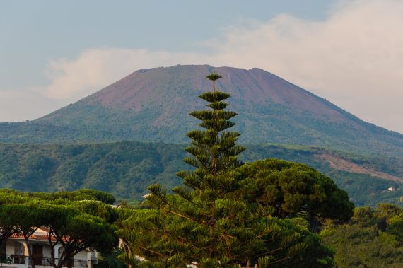 Mount Vesuvius 570x379